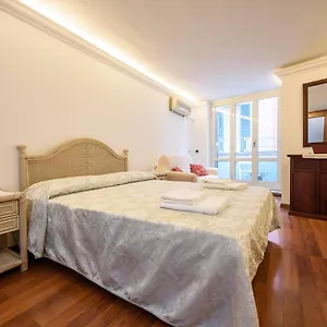 Via Avvocata 25 Napoli