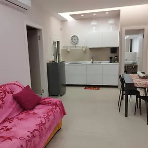 Casa Romeo Aeroporto di Catania Fontana Rossa
